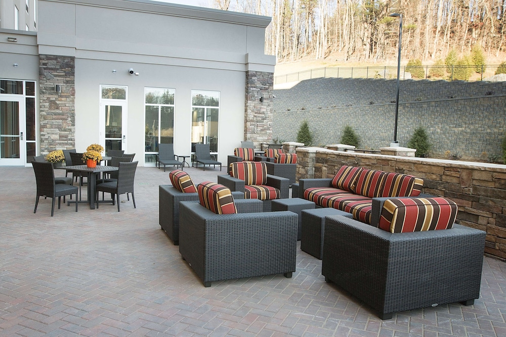 Hampton Inn & Suites Boone - photo 42