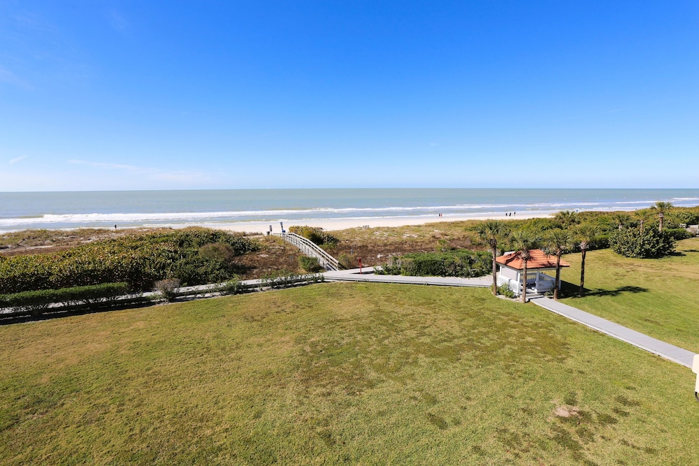 Land's End 9 403 Beach Front Premier — 4-Star Luxury Hotel in Saint Pete Beach, United States