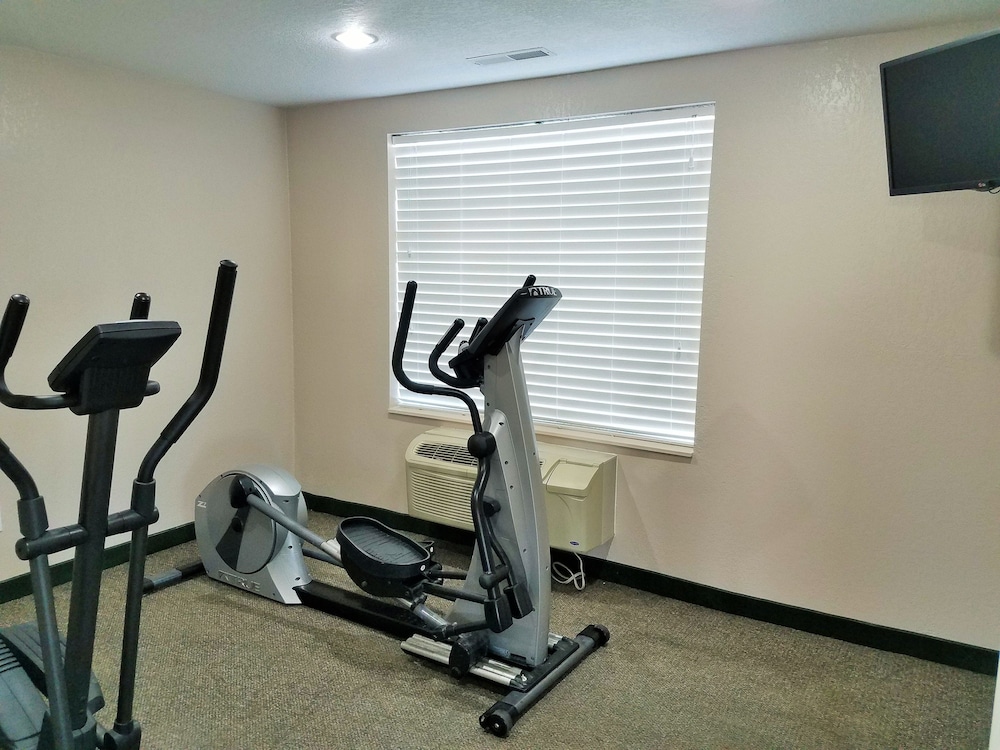 Oak Hill Inn & Suites - photo 56