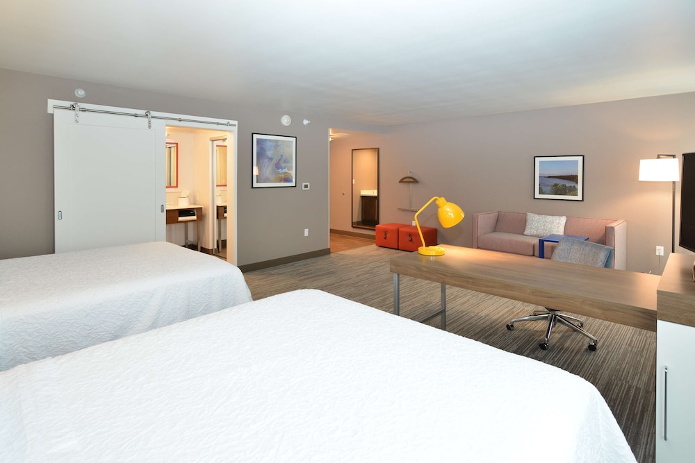 Hampton Inn & Suites Menomonie UW Stout - photo 13