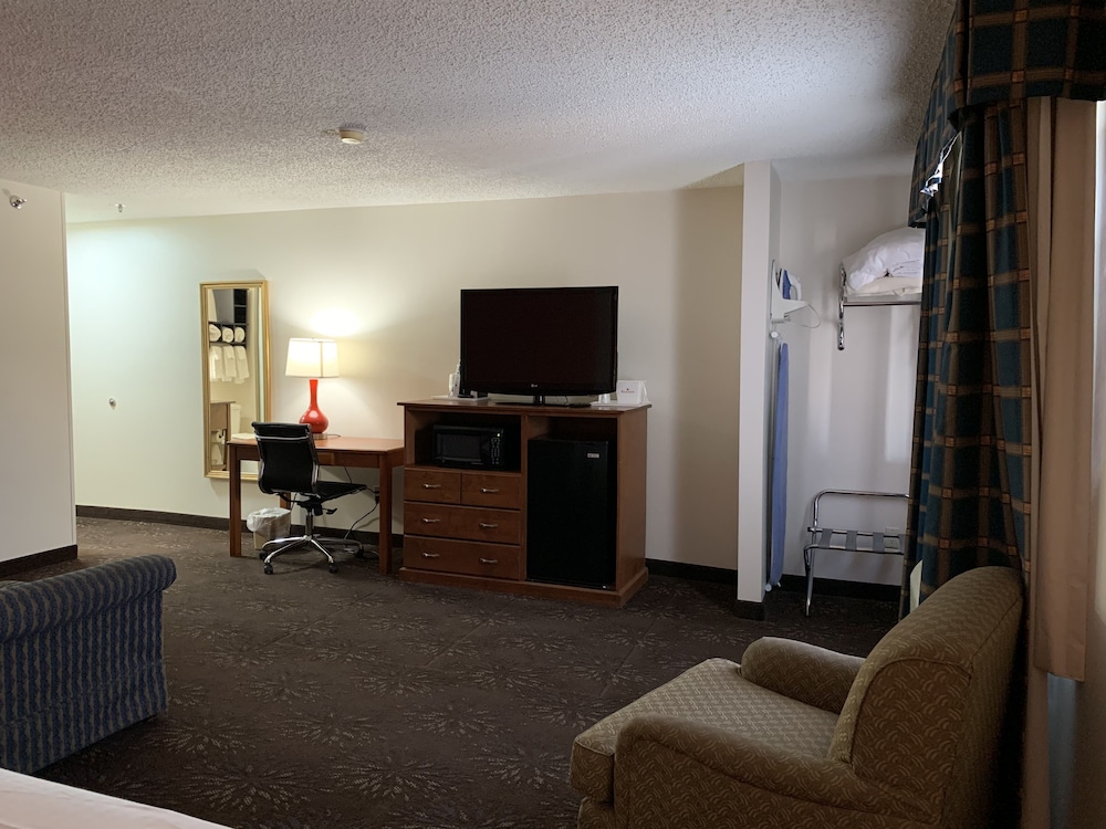 Ramada by Wyndham Santa Fe - photo 11