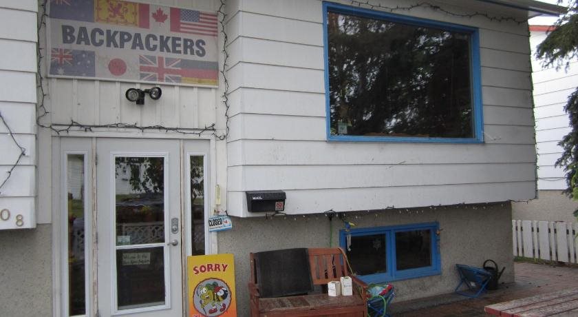 Beez Kneez Bakpakers — hotel in Whitehorse