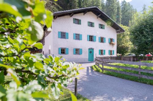 Hansa House — 4-Star Luxury Hotel in Steeg, Austria