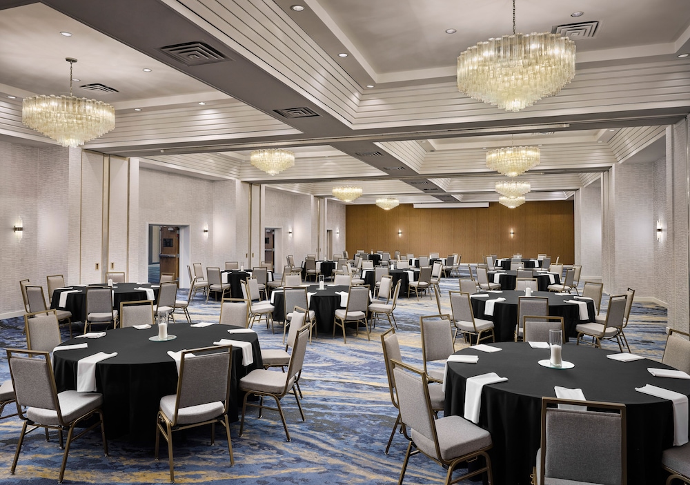 Sheraton Grand Rapids Airport Hotel - photo 33