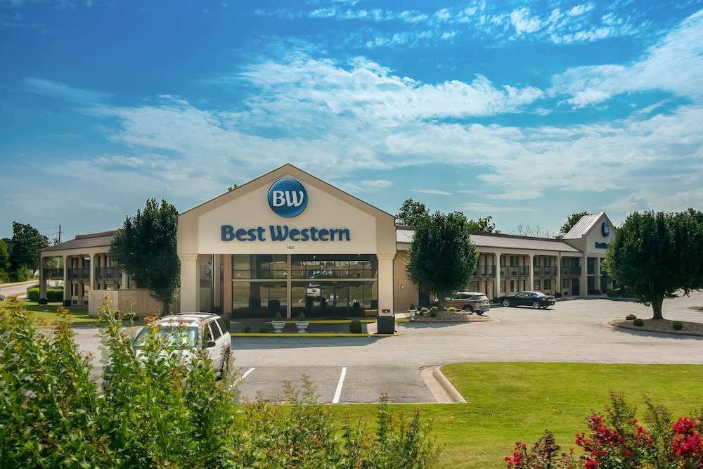 Best Western Windsor Suites in Fayetteville, United States