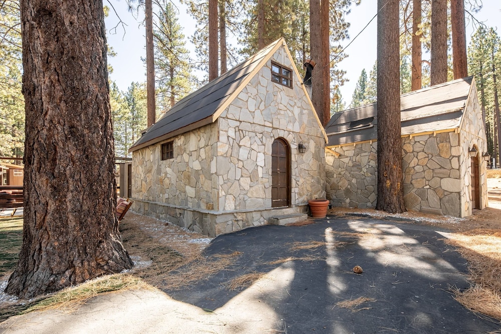 Emerald Bay Lodge - photo 13