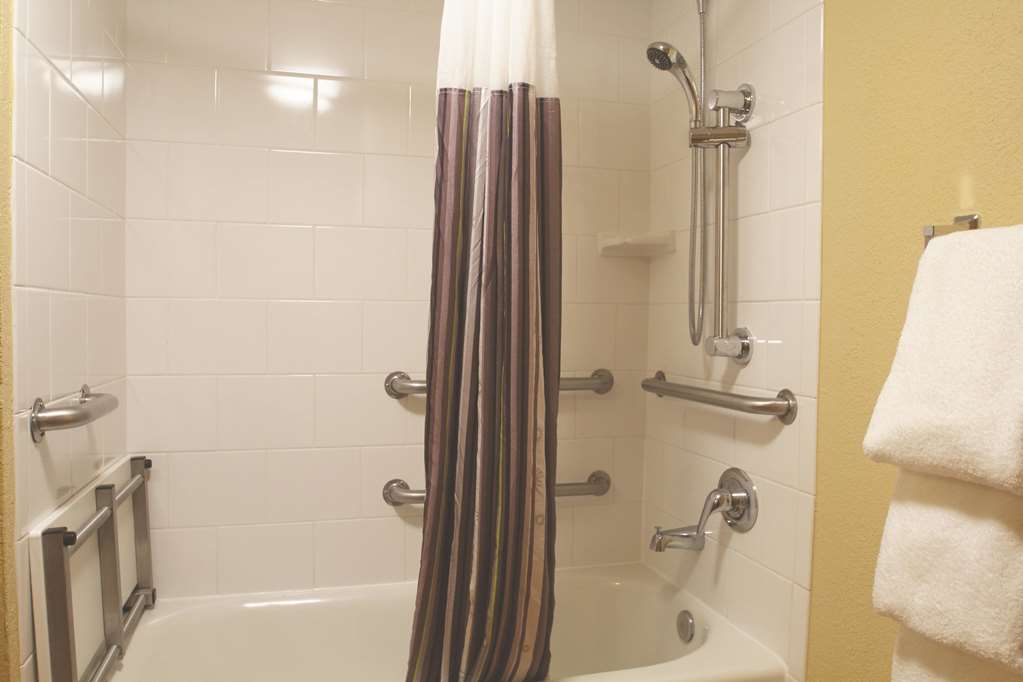 La Quinta Inn & Suites by Wyndham Deerfield Beach I 95 - photo 18