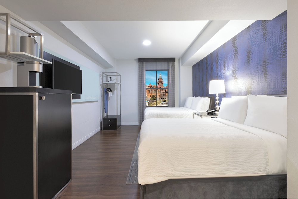 Holiday Inn Express Dallas Downtown - photo 26