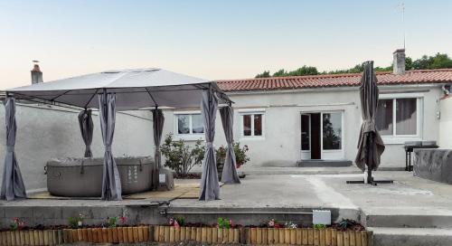 Maison confortable à Mareuil sur Cher avec équipements modernes — 4-Star Luxury Hotel in Mareuil-Sur-Cher, France