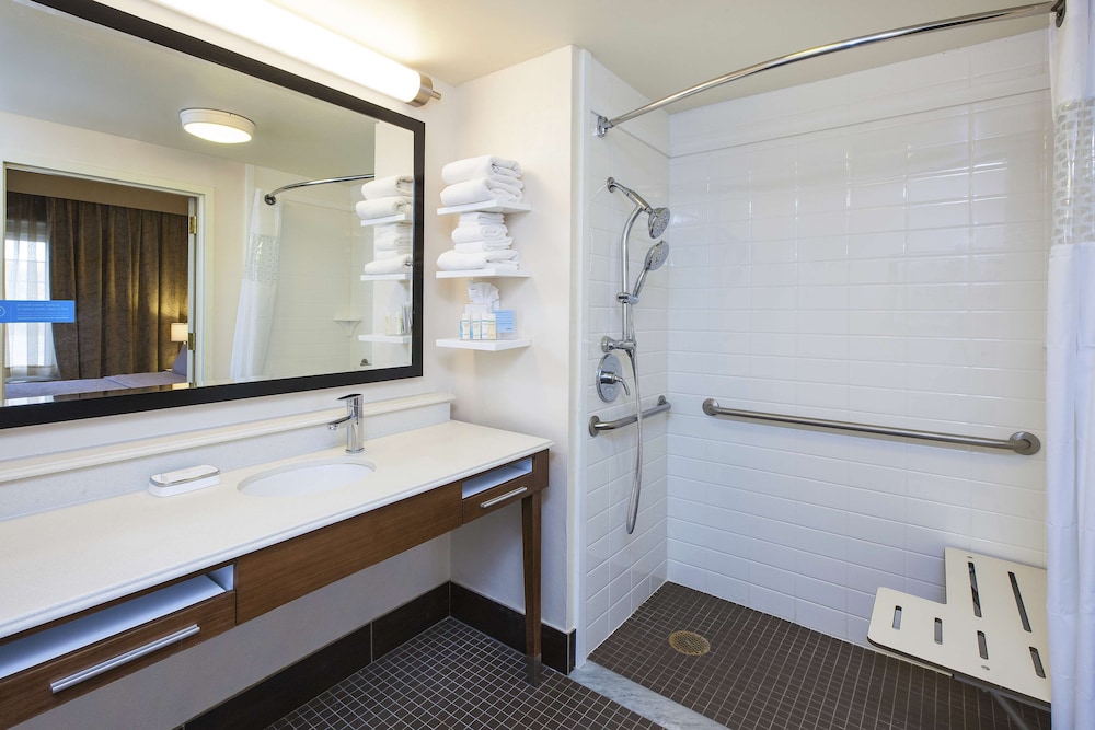 Hampton Inn & Suites Providence Warwick Airport - photo 16