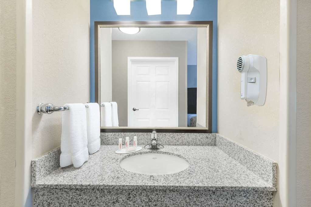 Baymont by Wyndham Erie - photo 11
