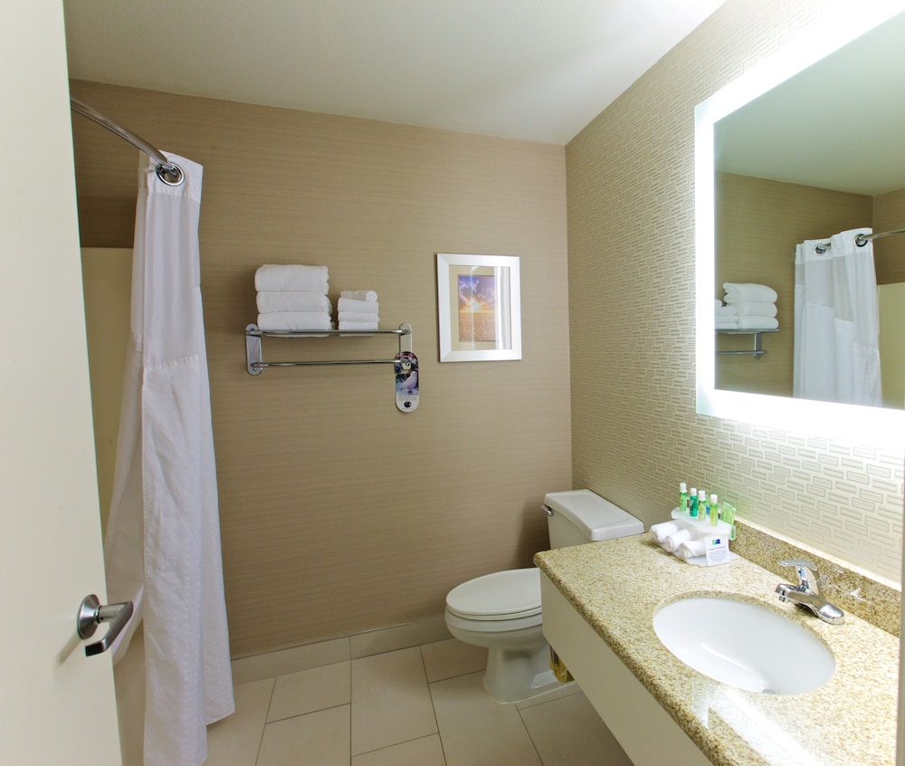 Holiday Inn Express Fargo West Acres by IHG - photo 29