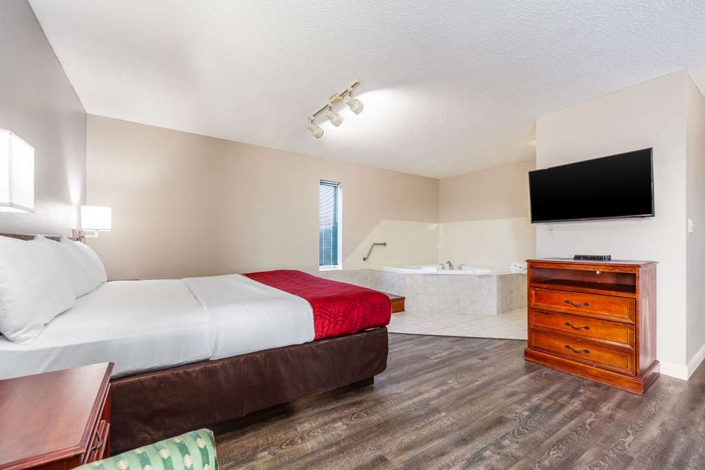 Econo Lodge Lincoln - photo 35