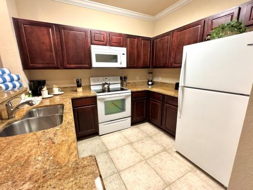 1301tt Unit 9403 Tuscana Resort 2 Bedroom Condo by RedAwning - photo 3