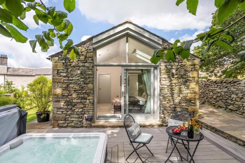The Cow Shed with hot tub — hotel in Kirkby Lonsdale