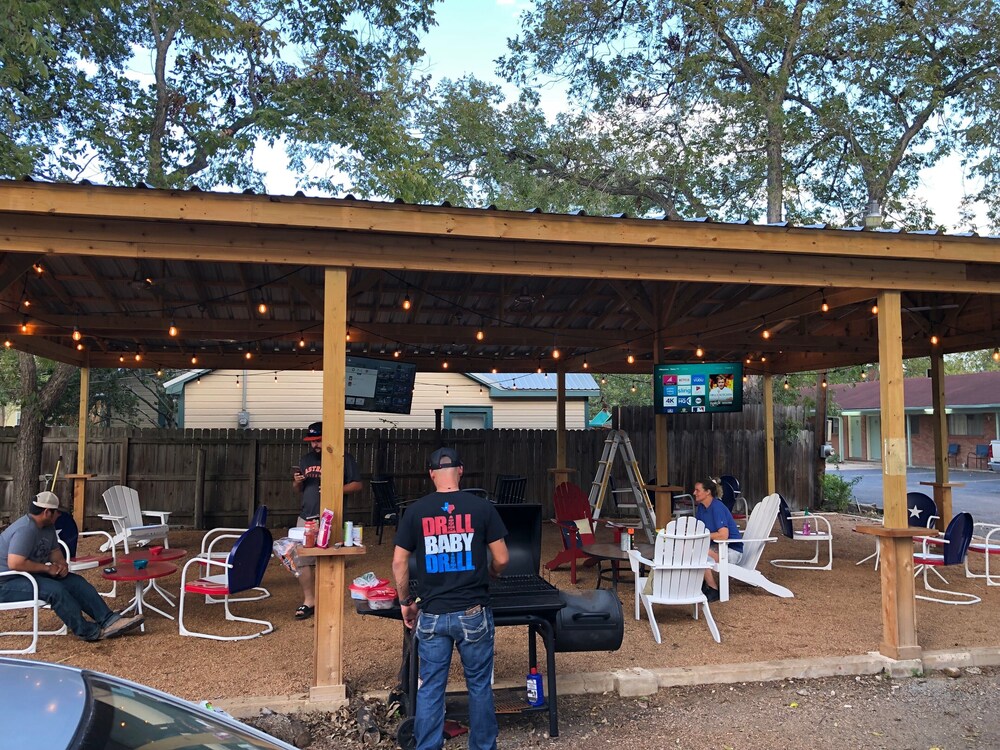 The Oak Motel - photo 34