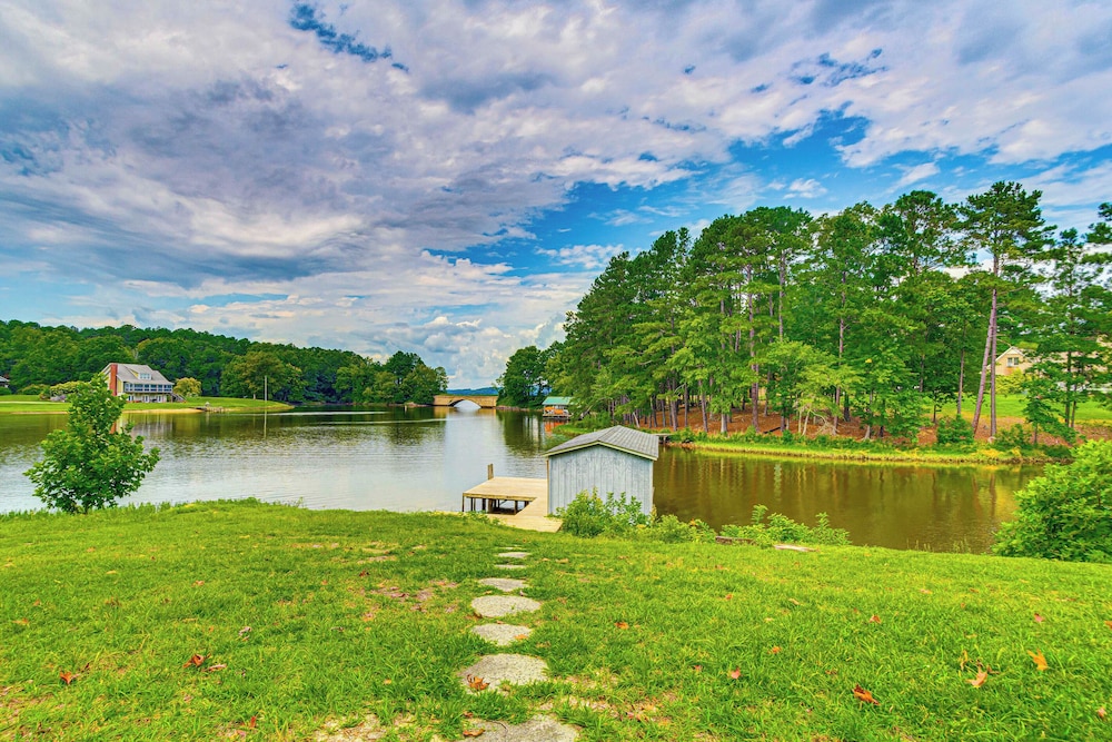 Private Island Getaway in Roanoke Rapids w Grill — hotel in Roanoke Rapids