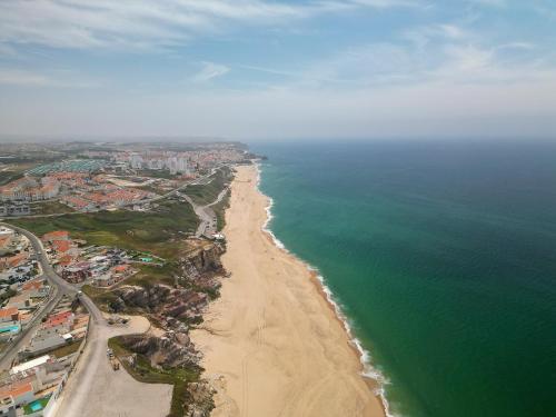 Casa De Sousa Refúgio de Surf entre Peniche e Ericeira — 4-Star Luxury Hotel in A Dos Cunhados, Portugal