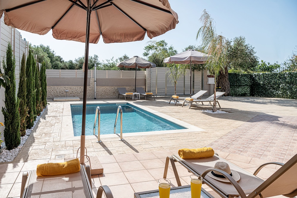 Villa Fanouris — 4-Star Luxury Hotel in Chania, Greece