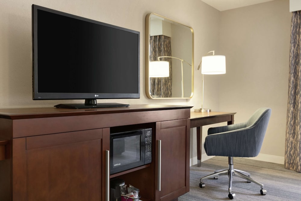 Hampton Inn & Suites Nashville Downtown - photo 11