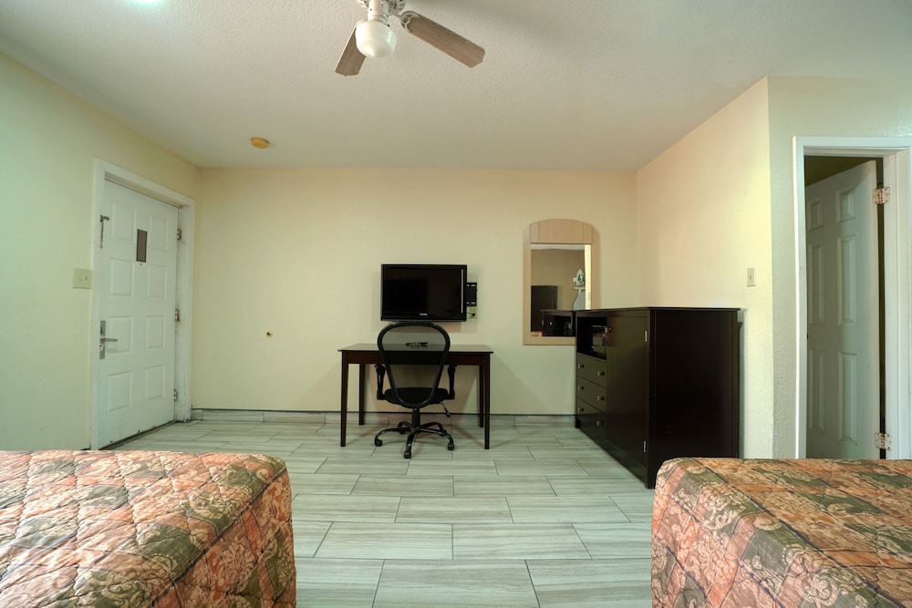 Texas Inn San Benito near Harlingen - photo 35