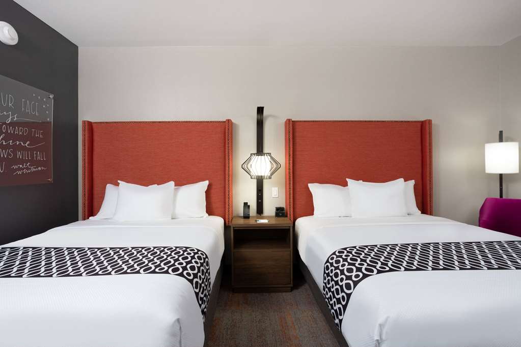 La Quinta Inn & Suites By Wyndham Pflugerville - photo 25