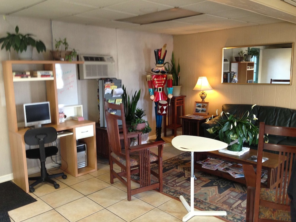 Cadet Motor Inn - photo 15