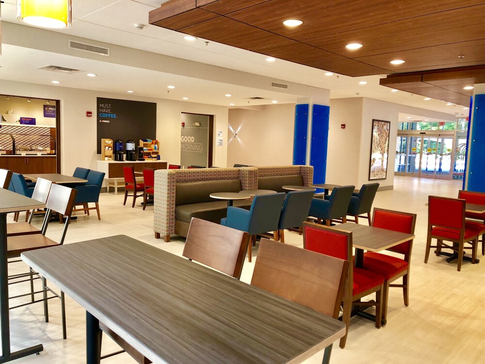 Holiday Inn Express & Suites Raleigh Airport Brier Creek by IHG - photo 11