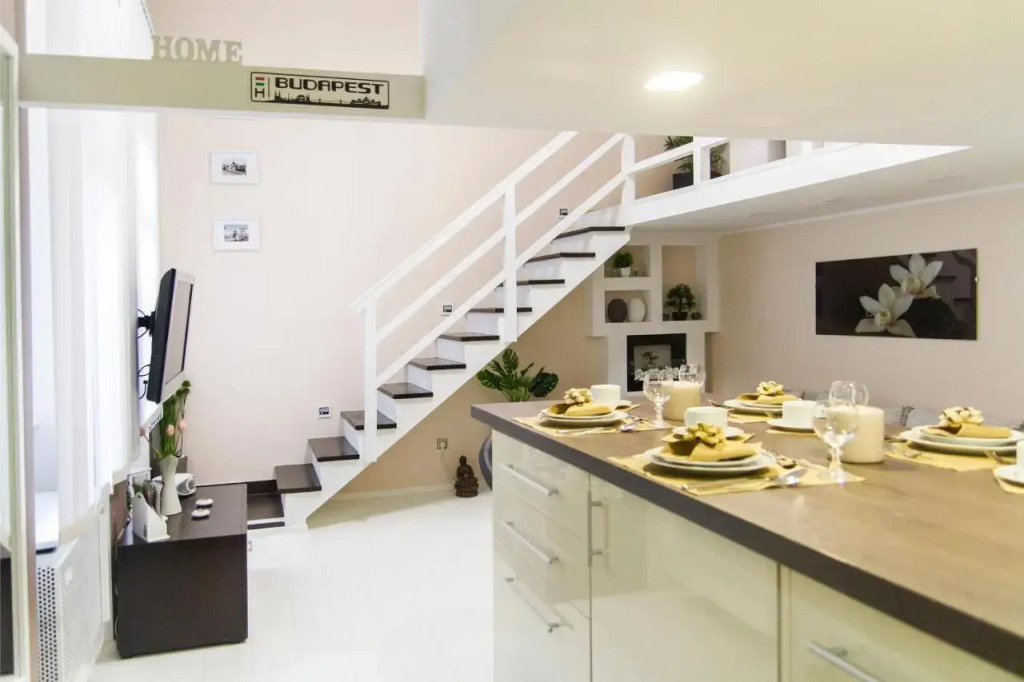 R&R Apartment Rákóczi — 4-Star Luxury Hotel in Budapest, Hungary