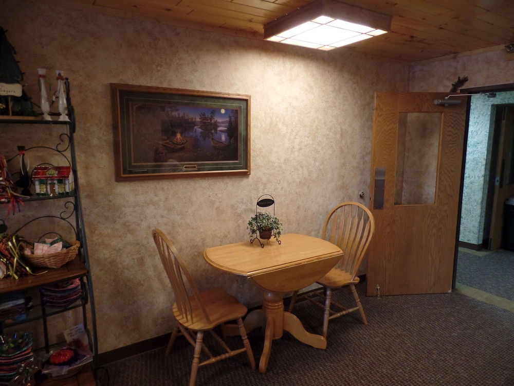 Chicaugon Lake Inn - photo 8