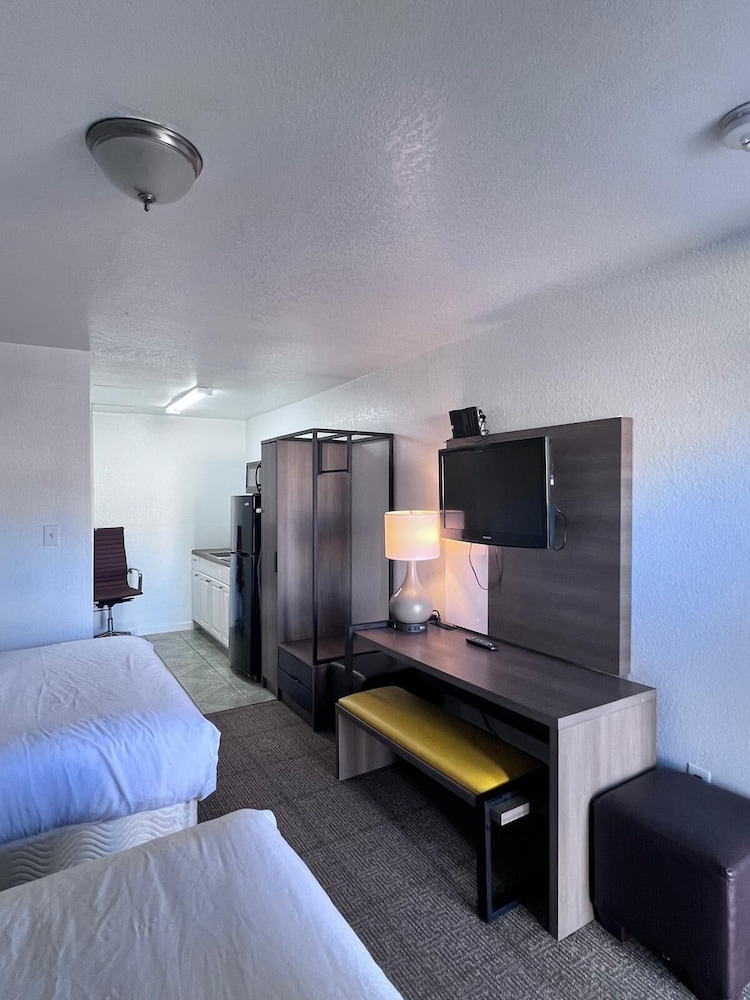 OYO Garden Inn and Suites Pearsall I 35 East - photo 10
