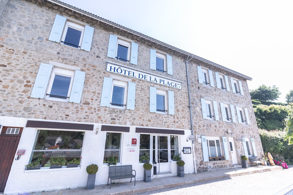 Hôtel de la Plage - carbon neutral hotel in Le Chambon Sur Lignon