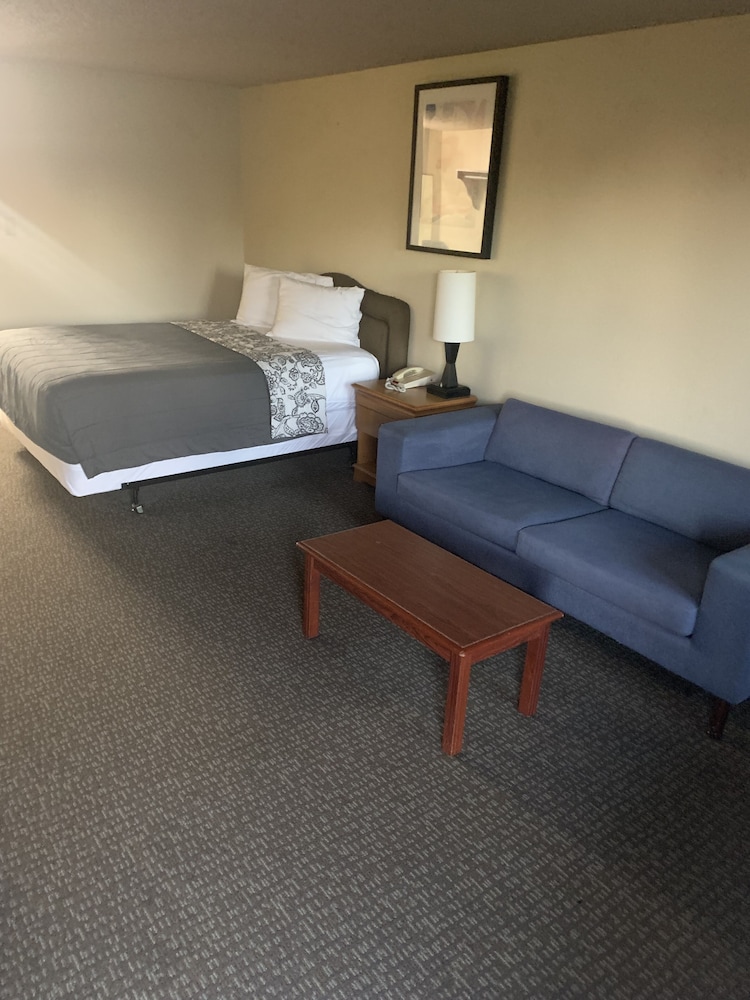 Smokey Point Motor Inn - photo 17