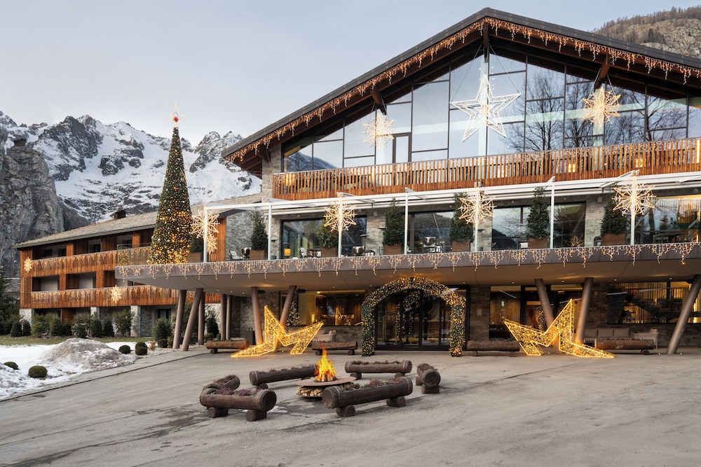 Grand Hotel Courmayeur Mont Blanc by R Collection Hotels — 5-Star Luxury Hotel in Courmayeur, Italy