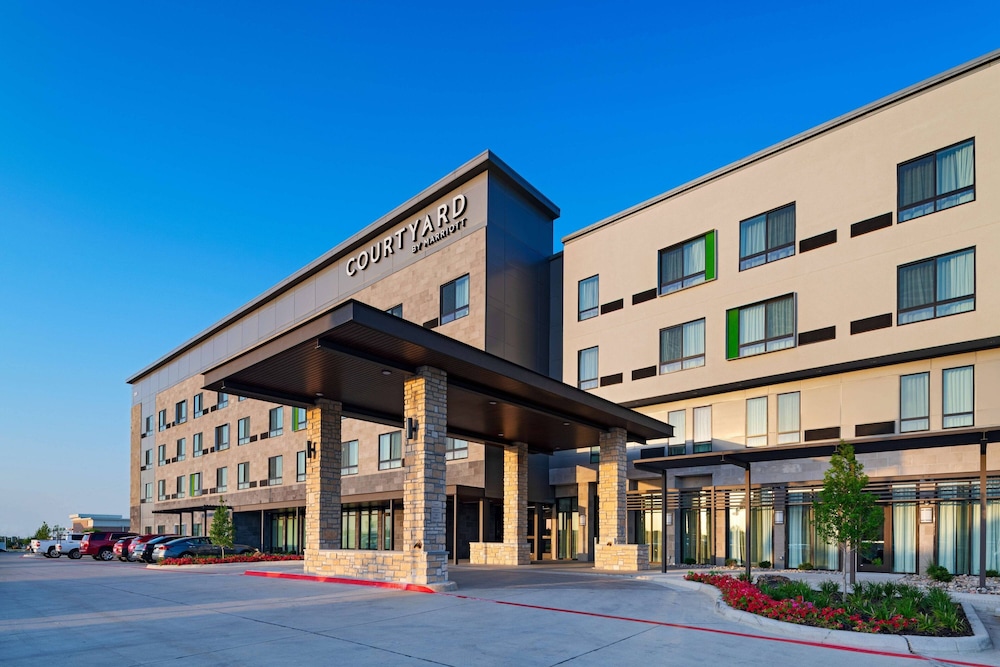 Courtyard By Marriott Dallas Grand Prairie — Grand Prairie