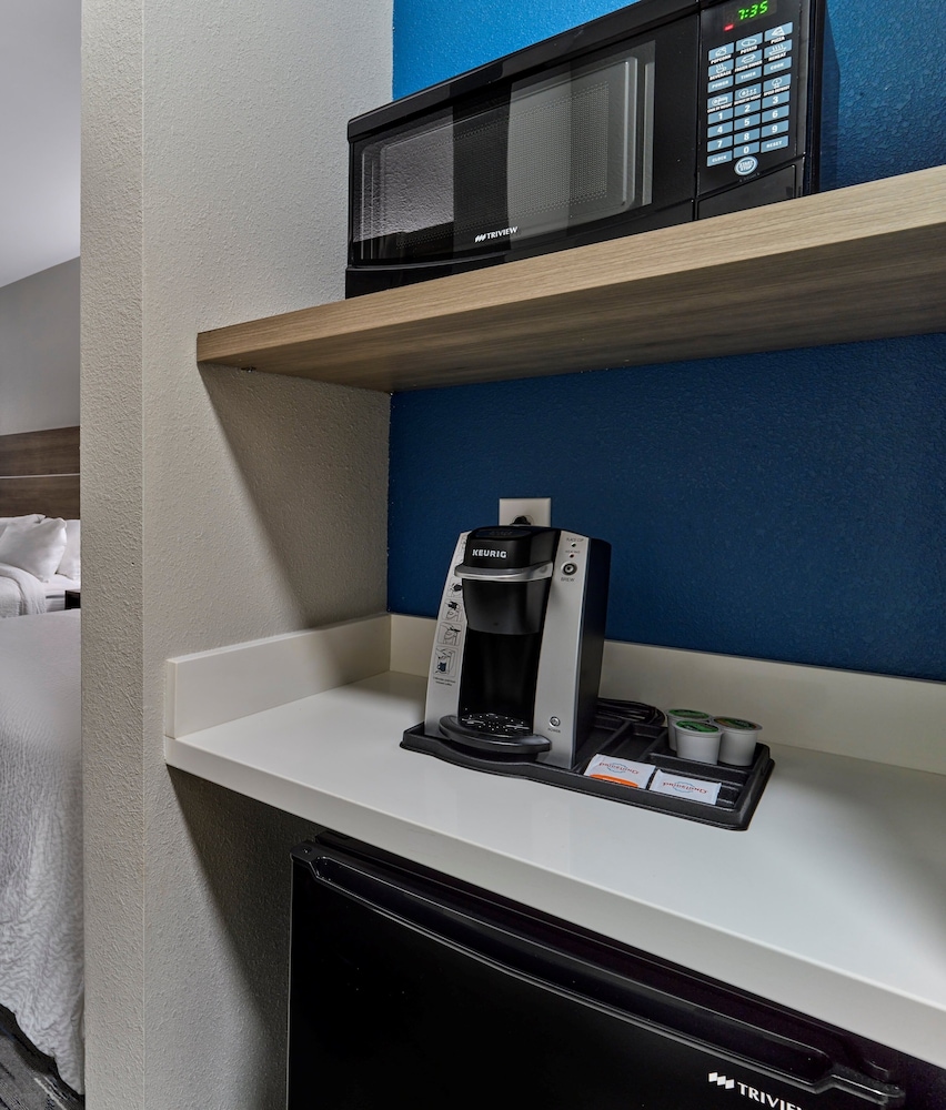 Holiday Inn Express Huntsville Space Center by IHG - photo 9