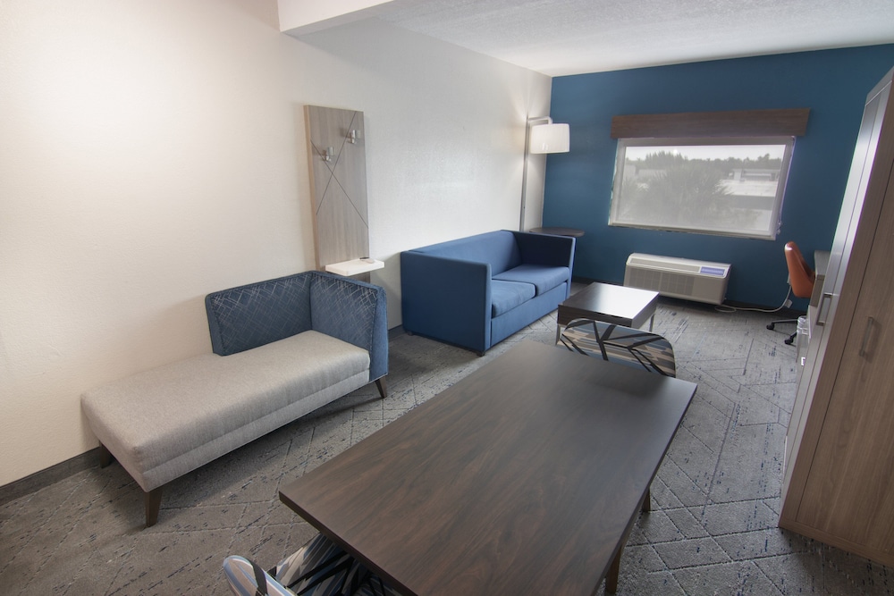 Holiday Inn Express & Suites Ft. Lauderdale Airport West by IHG - photo 10