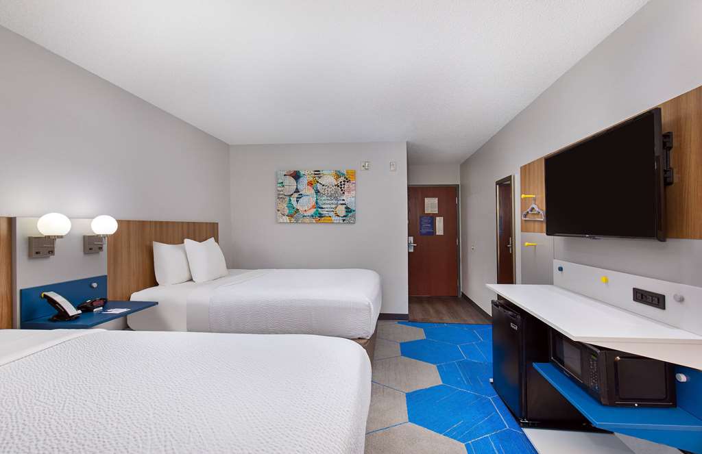 Microtel Inn and Suites by Wyndham Columbus North - photo 9