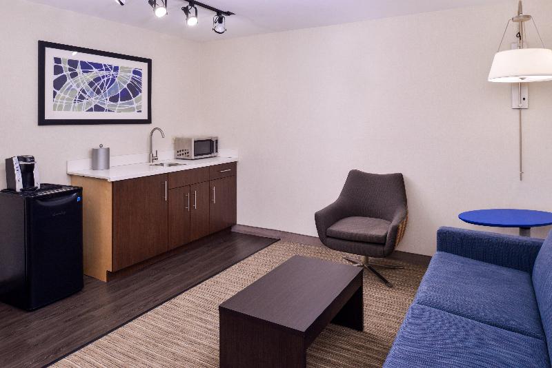 Holiday Inn Express Hotel & Suites Southfield Detroit - photo 13