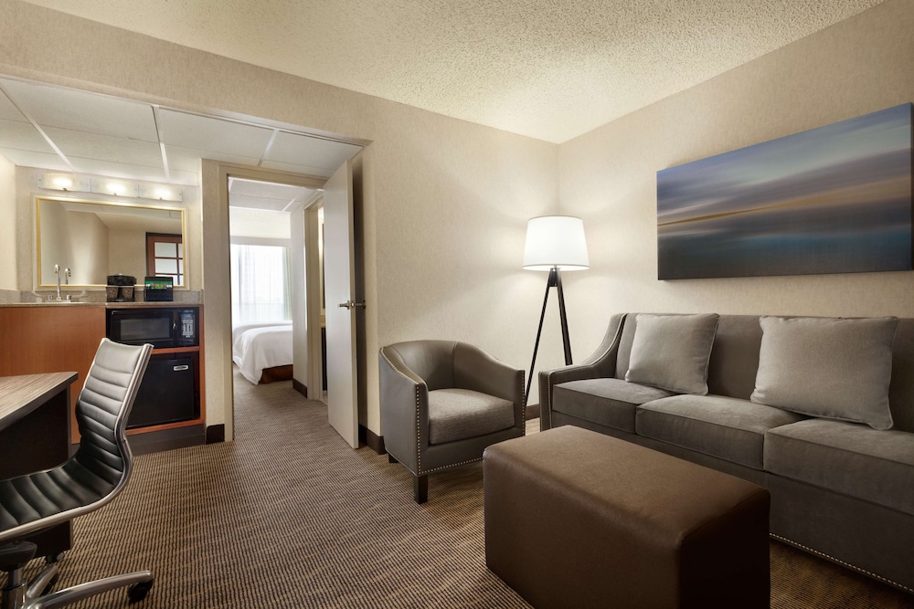 Embassy Suites by Hilton Oklahoma City Will Rogers Airport - photo 9