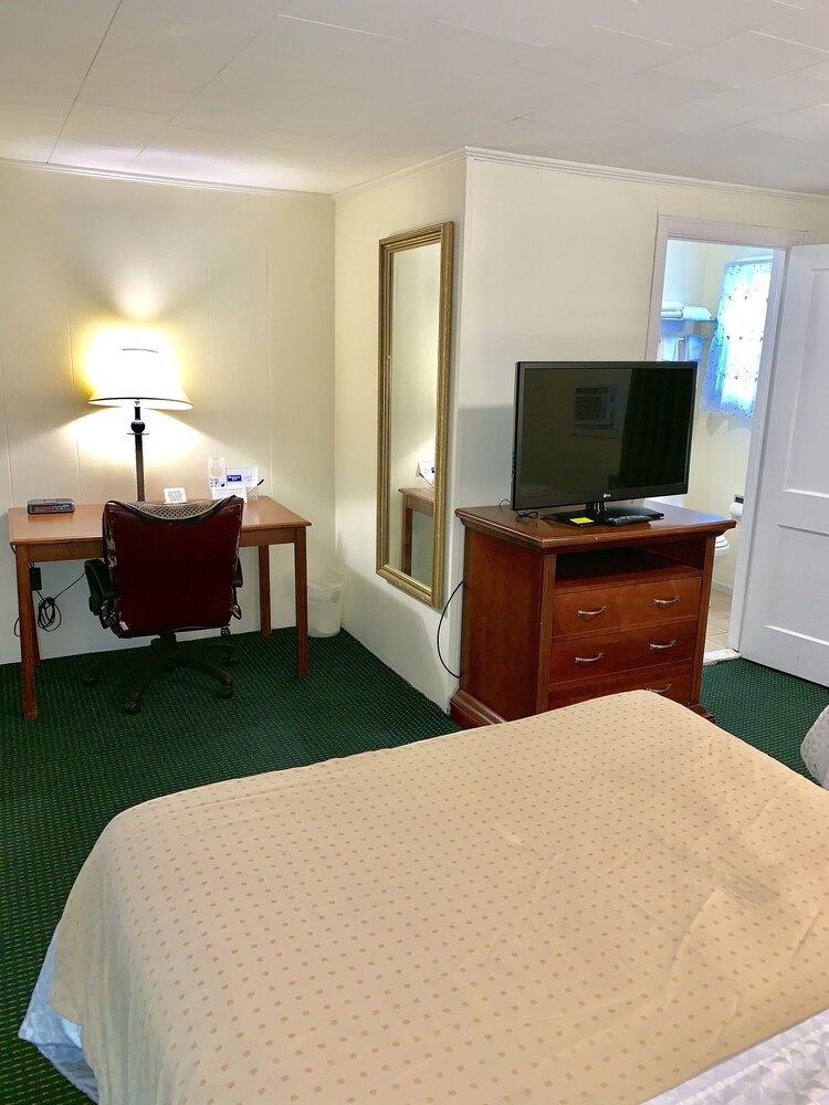 American Inn Lee - photo 10