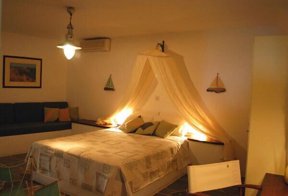 Treverbyn Smithy - carbon neutral hotel in Liskeard