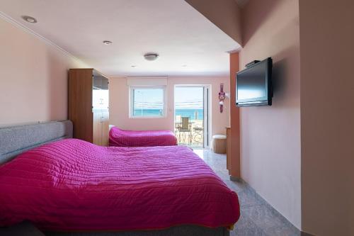 LIVAS Corinth Seaside Family Apartment — 4-Star Luxury Hotel in Korinthos, Greece