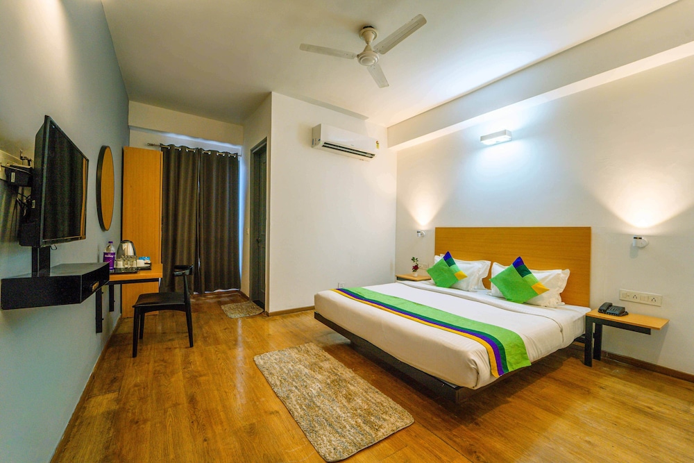 Treebo Premium Inn - last minute hotel in Noida