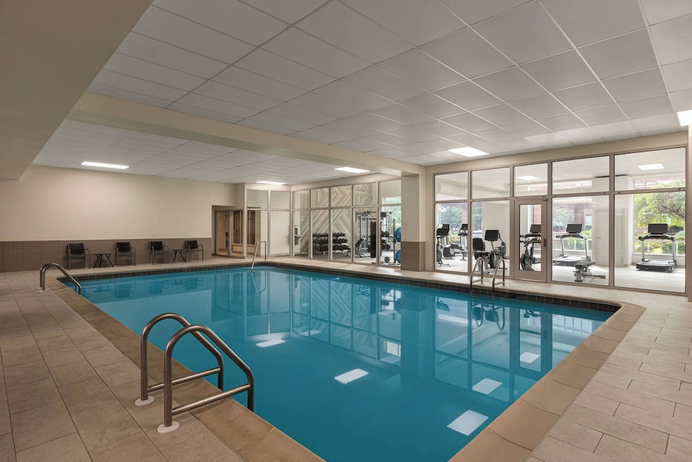 DoubleTree by Hilton New York LaGuardia Airport - photo 25