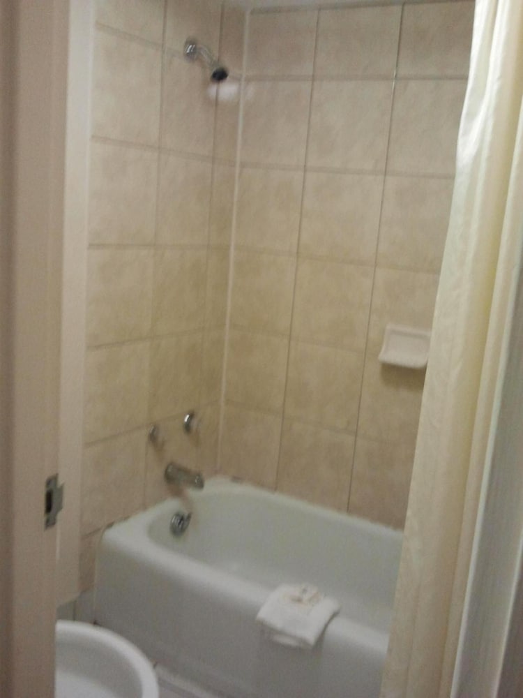Studio 9 Inn & Suites - photo 10