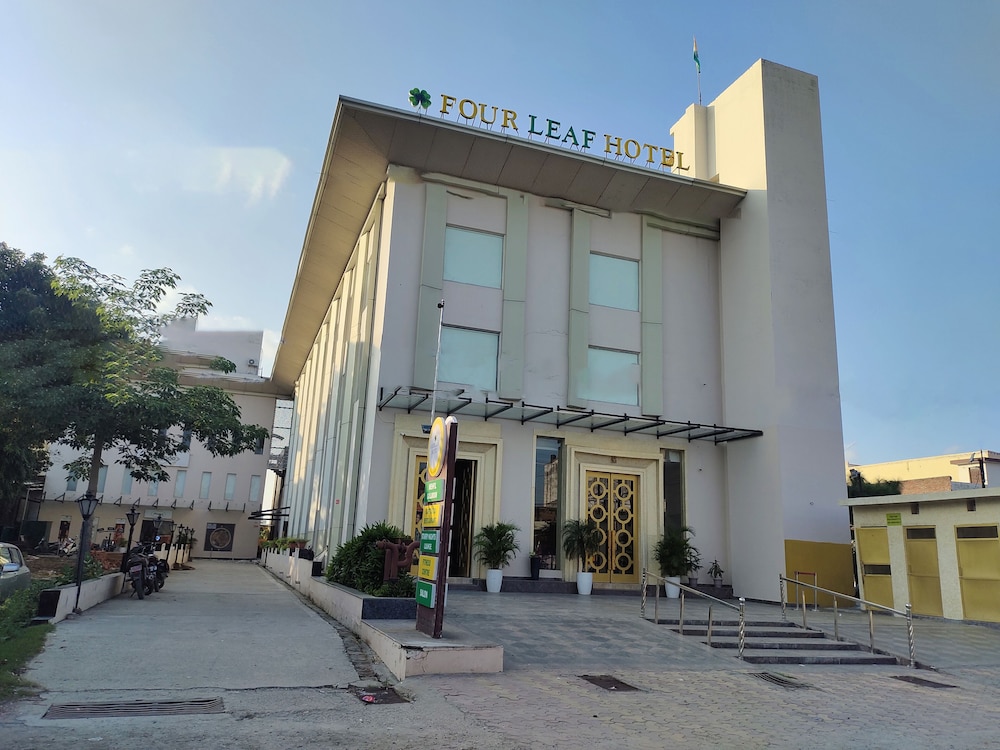 Four Leaf Hotel Budaun — hotel in Budaun
