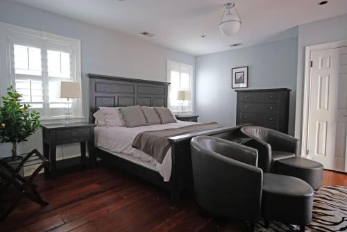 Hamilton Carriage A Amazing Location Courtyard — 4-Star Luxury Hotel in Savannah, United States