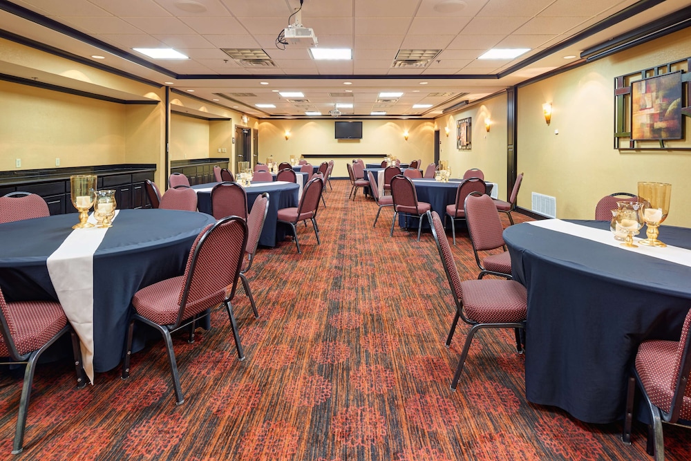 Hampton Inn & Suites Waco South - photo 40