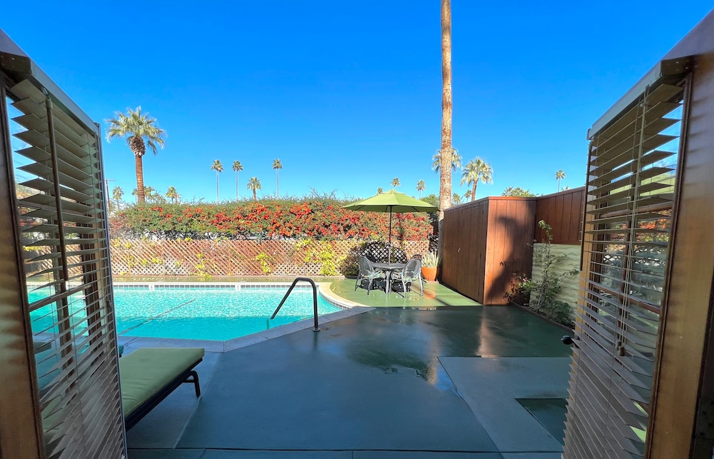 Atrium Palm Springs Gay Men's Resort - photo 5
